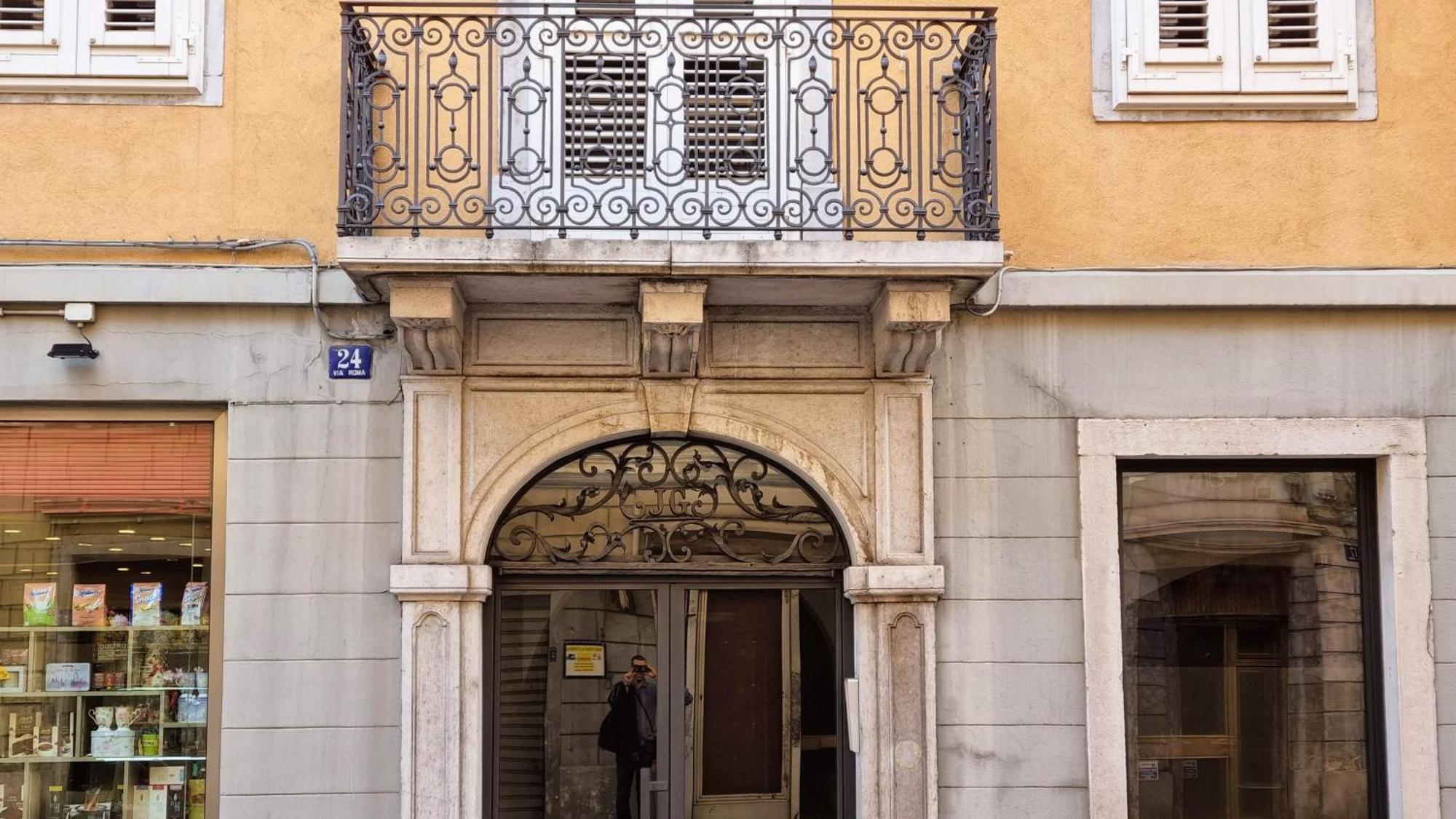Roma 24 Apartment Trieste Bagian luar foto